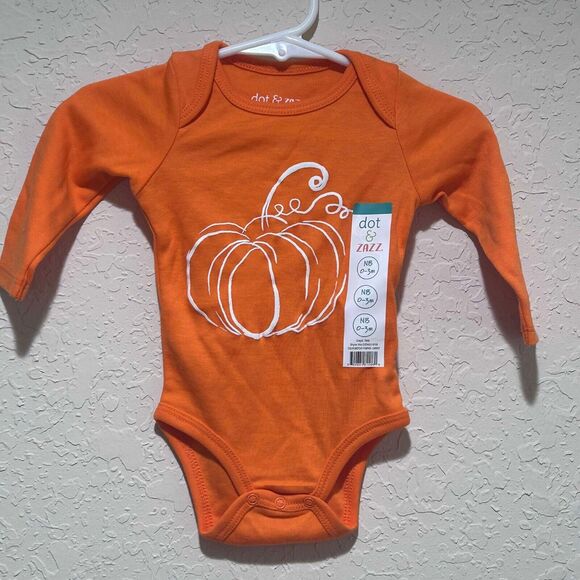 NWT Newborn Dot & Zazz 0-3 M Orange Sketchy Pumpkin Long  Sleeved 1-Piece Carrot - Picture 3 of 10